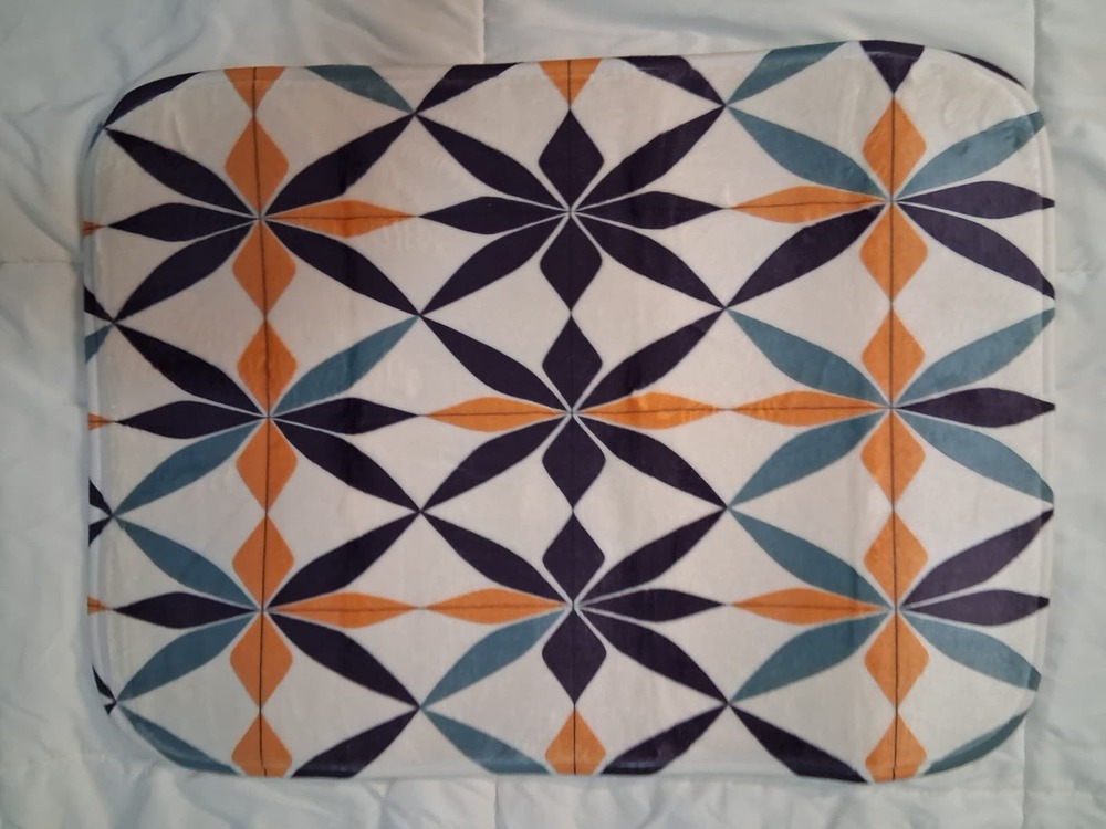 Geometric Bath Mat Approx 24in W x 17in L